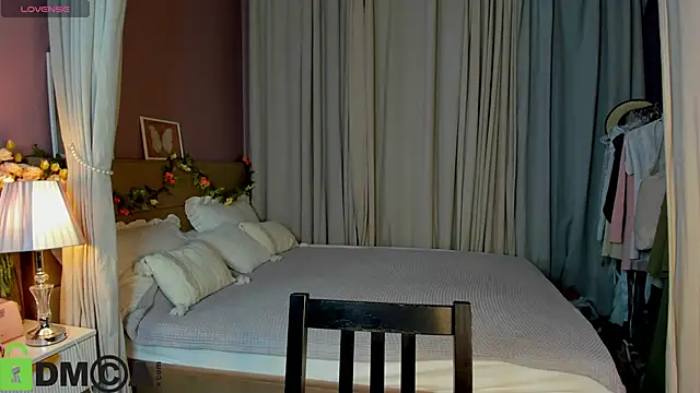 Agnes Wells online show from November 2, 9:22 am