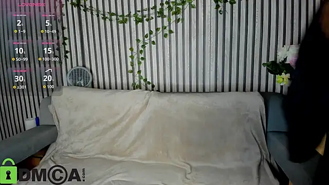 Agnes Wells online show from November 15, 9:28 am