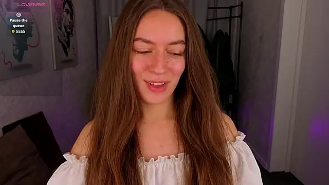 Agnes Wells online show from July 19, 1:09 am