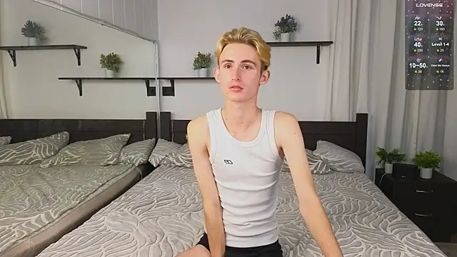 Snapshot of tommy_XXX chatting on September 17, 3:57 pm tommy XXX online show from September 17, 3:57 pm