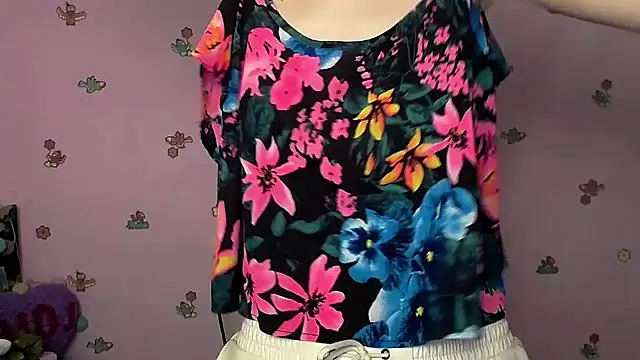 Snapshot of FeelMe__ chatting on December 5, 8:45 am FeelMe online show from December 5, 8:45 am