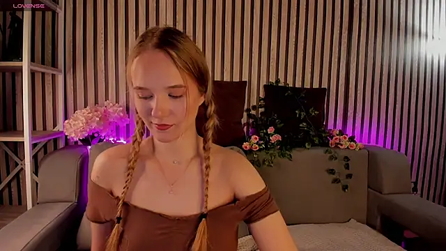Casey Sweeet online show from May 18, 9:15 am