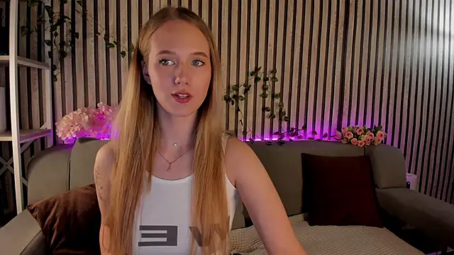 Casey Sweeet online show from May 29, 2:04 pm