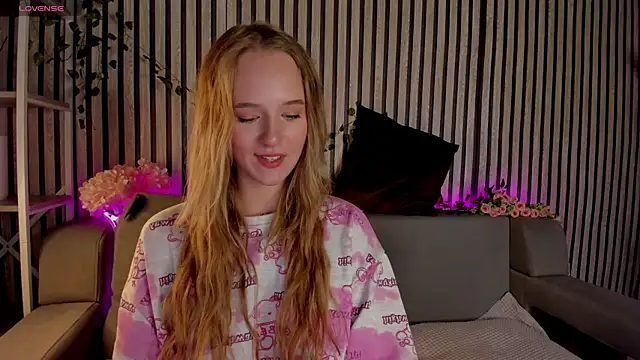 Casey Sweeet online show from June 2, 9:22 am