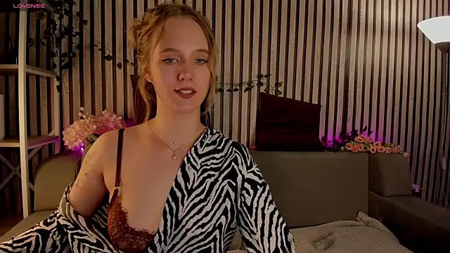 Casey Sweeet online show from June 4, 9:26 am