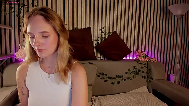 Casey Sweeet online show from June 8, 3:45 pm