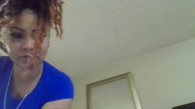 Snapshot of Flossee chatting on February 10, 5:00 am Flossee online show from February 10, 5:00 am