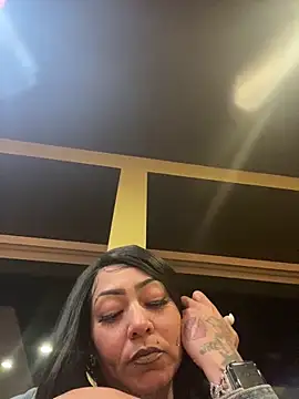 Snapshot of Flossee chatting on April 5, 8:33 am Flossee online show from April 5, 8:33 am