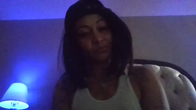 Snapshot of Flossee chatting on April 6, 5:25 pm Flossee online show from April 6, 5:25 pm