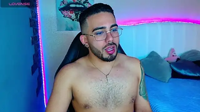 adamhairy online show from July 11, 6:43 pm