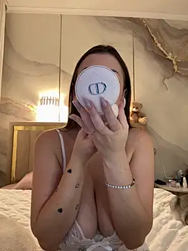 TiffaNoel online show from September 20, 4:30 pm