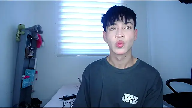 Snapshot of lucky_stricke chatting on September 25, 8:23 pm lucky stricke online show from September 25, 8:23 pm