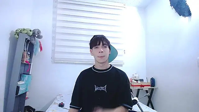 Snapshot of lucky_stricke chatting on October 13, 3:50 am lucky stricke online show from October 13, 3:50 am