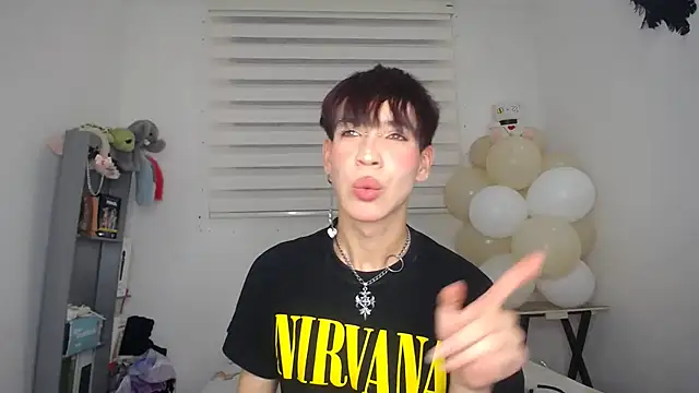 Snapshot of lucky_stricke chatting on October 20, 3:51 am lucky stricke online show from October 20, 3:51 am