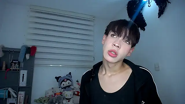 Snapshot of lucky_stricke chatting on October 22, 3:40 am lucky stricke online show from October 22, 3:40 am