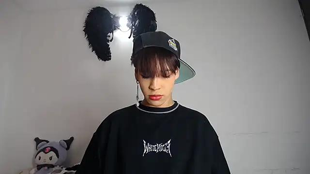 Snapshot of lucky_stricke chatting on October 28, 4:27 am lucky stricke online show from October 28, 4:27 am