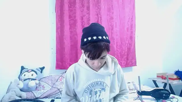 Snapshot of lucky_stricke chatting on November 4, 3:27 am lucky stricke online show from November 4, 3:27 am