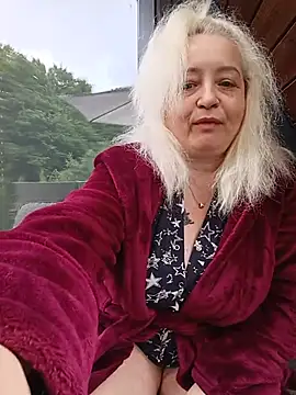 SquirtMilf00 online show from July 11, 10:07 am