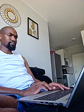 Snapshot of mojaymort chatting on December 3, 7:27 am mojaymort online show from December 3, 7:27 am