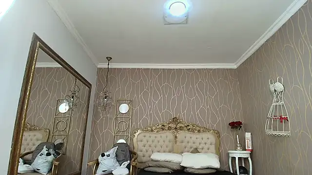 katybrownss online show from October 9, 8:29 pm