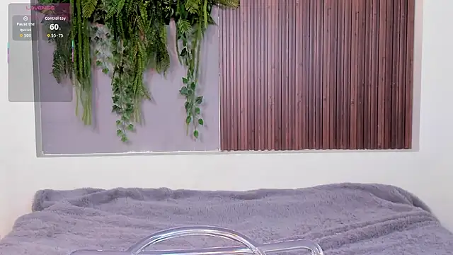 Dakotaferreti online show from September 25, 8:01 pm