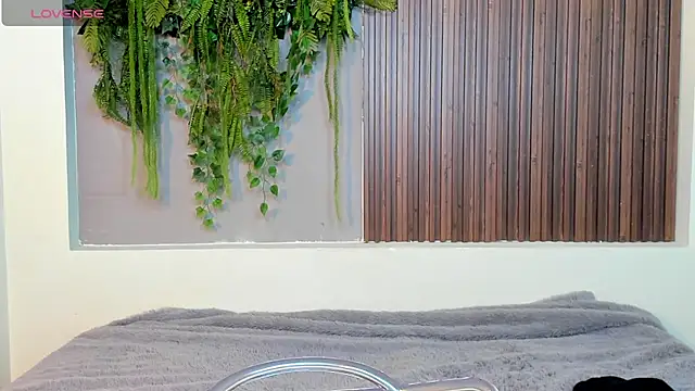 Dakotaferreti online show from September 30, 8:36 pm