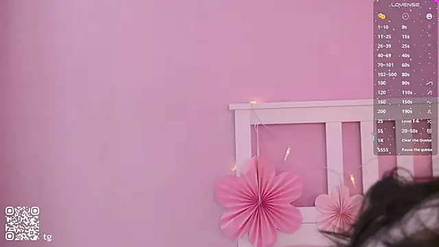 Snapshot of KendalHottt chatting on October 5, 4:00 am KendalHottt online show from October 5, 4:00 am