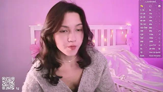 Snapshot of KendalHottt chatting on October 6, 3:37 am KendalHottt online show from October 6, 3:37 am