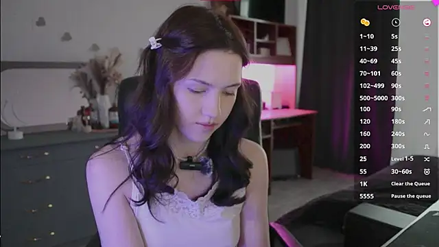 Snapshot of KendalHottt chatting on October 25, 3:36 am KendalHottt online show from October 25, 3:36 am