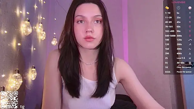 Snapshot of KendalHottt chatting on November 19, 3:39 am KendalHottt online show from November 19, 3:39 am