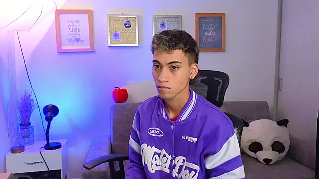 yulian vasquez online show from November 3, 12:50 pm