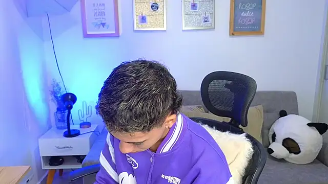 yulian vasquez online show from November 19, 12:16 pm