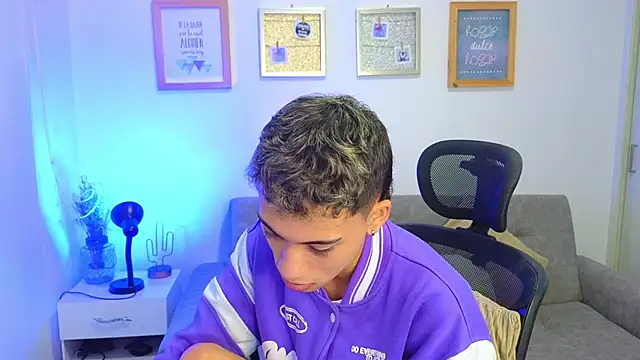 yulian vasquez online show from November 29, 12:30 pm