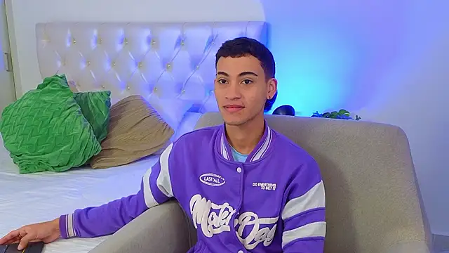 yulian vasquez online show from February 2, 12:26 pm