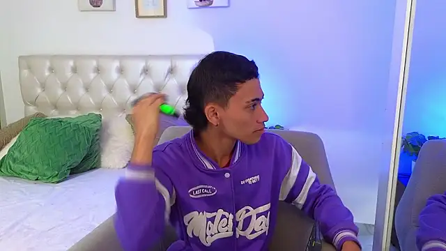 yulian vasquez online show from February 10, 12:20 pm