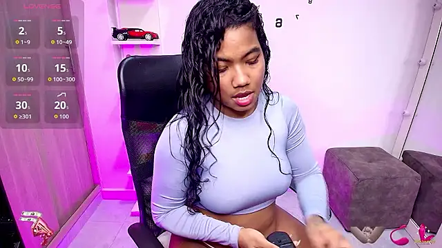 sharlottxl online show from March 7, 1:57 am