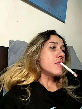 Snapshot of blond-96 chatting on October 31, 9:10 am blond-96 online show from October 31, 9:10 am