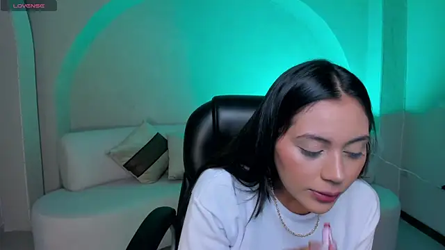 Snapshot of AmbarJames_ chatting on October 1, 12:11 pm AmbarJames  online show from October 1, 12:11 pm