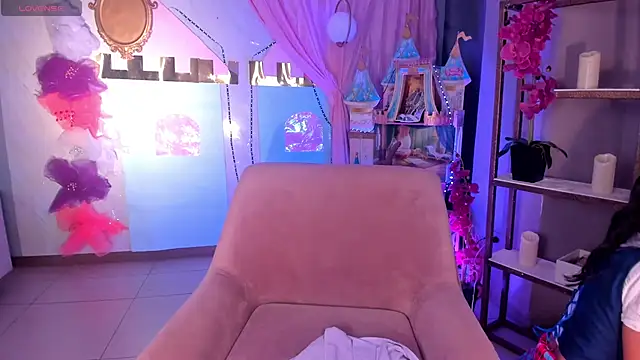 Snapshot of AmbarJames_ chatting on October 30, 1:23 pm AmbarJames  online show from October 30, 1:23 pm