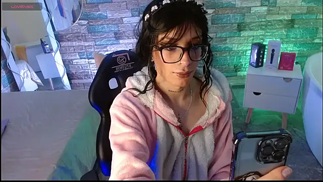 Snapshot of boyfox_tay chatting on October 6, 5:27 am boyfox tay online show from October 6, 5:27 am