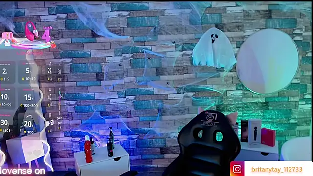 Snapshot of boyfox_tay chatting on October 18, 4:59 am boyfox tay online show from October 18, 4:59 am