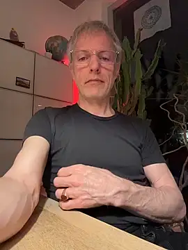 SexyLeon8 online show from March 26, 10:04 pm