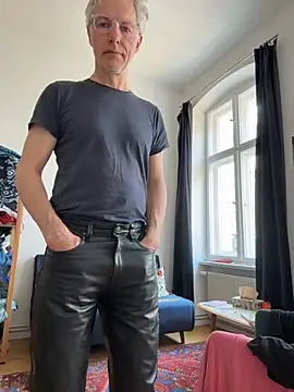 Snapshot of SexyLeon8 chatting on April 11, 5:56 am SexyLeon8 online show from April 11, 5:56 am