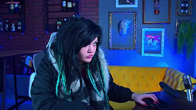 MaryHarrys online show from December 5, 2:31 am