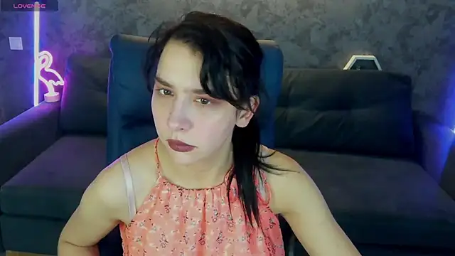 Snapshot of LiviaShy chatting on December 5, 8:05 pm LiviaShy online show from December 5, 8:05 pm