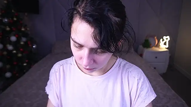 Snapshot of LiviaShy chatting on December 18, 1:39 pm LiviaShy online show from December 18, 1:39 pm