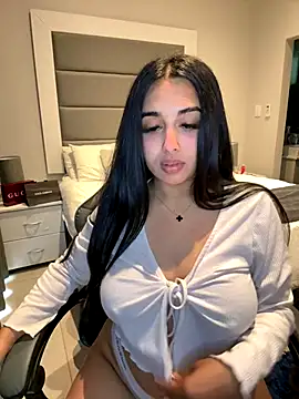 LilMisIndianx online show from December 3, 6:10 am