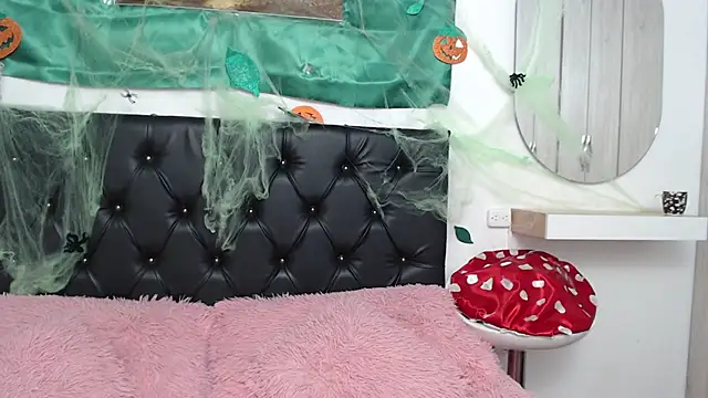 pinky f00x online show from October 10, 1:15 am