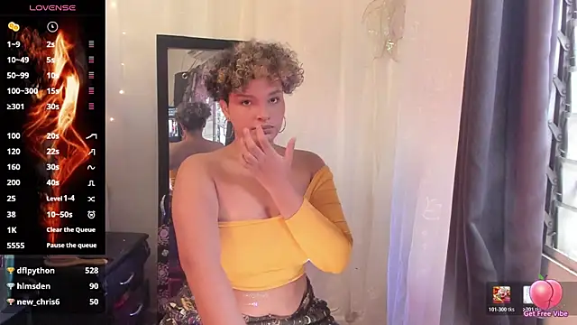 chloe kisses online show from June 15, 11:45 am