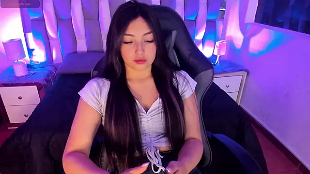 Adaara Rey online show from October 21, 8:20 pm